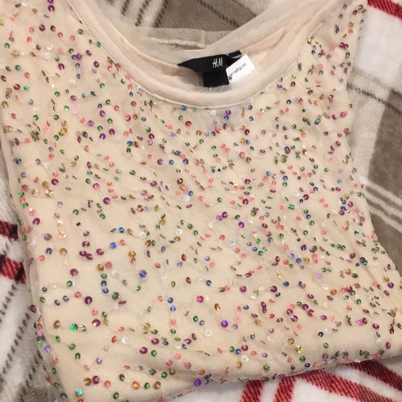 H&M Tops - Gorgeous Rainbow Sequin Top Holiday Dazzler H&M Size XS NWT raw edge sleeves